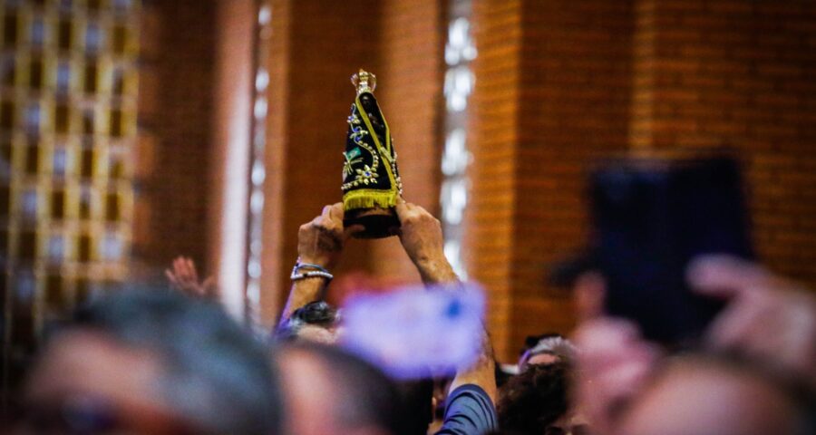 Fiéis celebram Dia de Nossa Senhora em Santuário Nacional de Aparecida