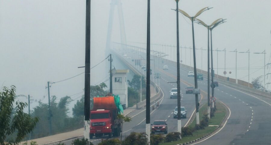 Fumaça toma conta de Manaus e encobre Ponte do Rio Negro - Foto: Divulgação/ SES-AM