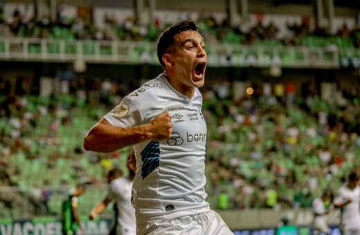 Suarez comemora gol durante a partida entre América-MG e Grêmio válida pelo Campeonato Brasileiro Série A, em Belo Horizonte, nesse sábado (28) - Foto: Átila Kassius/Futura Press/Futura Press/Estadão Conteúdo