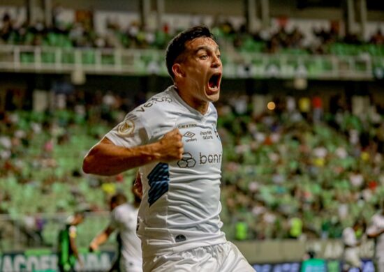 Suarez comemora gol durante a partida entre América-MG e Grêmio válida pelo Campeonato Brasileiro Série A, em Belo Horizonte, nesse sábado (28) - Foto: Átila Kassius/Futura Press/Futura Press/Estadão Conteúdo