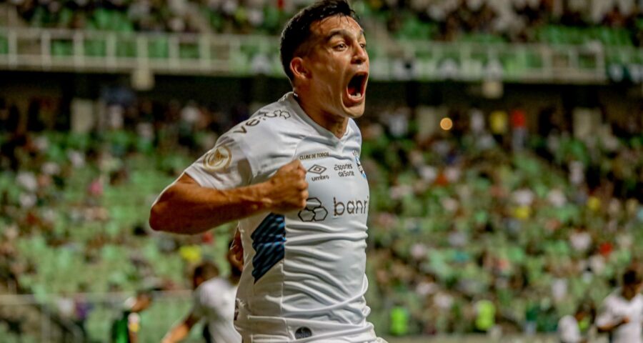 Suarez comemora gol durante a partida entre América-MG e Grêmio válida pelo Campeonato Brasileiro Série A, em Belo Horizonte, nesse sábado (28) - Foto: Átila Kassius/Futura Press/Futura Press/Estadão Conteúdo