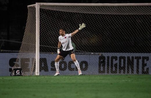 Goleiro Léo Jardim foi um dos responsáveis por garantir a vitória do Vasco - Foto: Leandro Amorim / Vasco da Gama