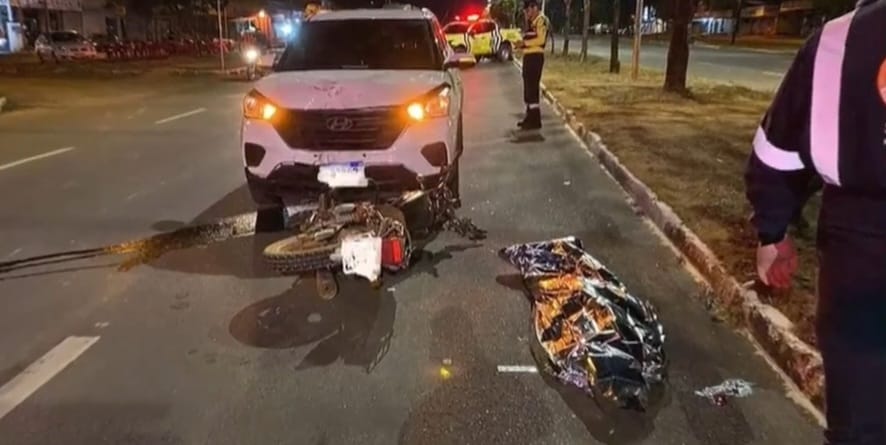Idoso morre após colidir motocicleta com carro