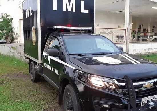 Homem é encontrado morto dentro de carro em garagem no interior do Acre