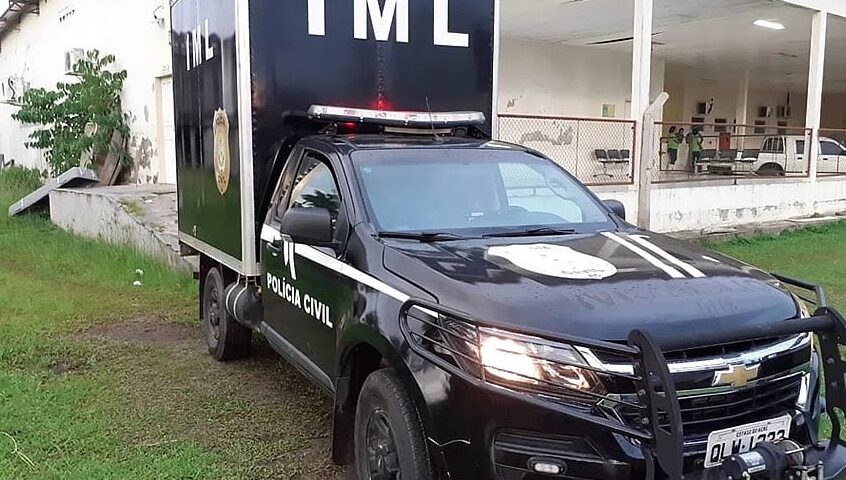 Homem é encontrado morto dentro de carro em garagem no interior do Acre