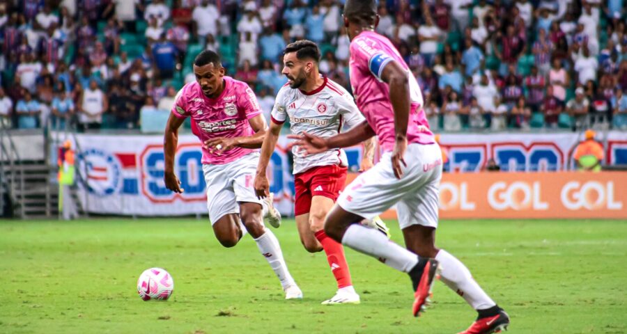 Partida entre Bahia e Internacional válida pela 27ª rodada do Campeonato Brasileiro 2023, realizada na Arena Fonte Nova, em Salvador, nesta quarta-feira (18) - Foto: João Aurelio/Onzex Press E Imagens/Estadão Conteúdo