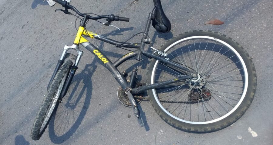 Ciclista teve um ferimento grave na cabeça e morreu no local - Foto: Reprodução/Whatsapp