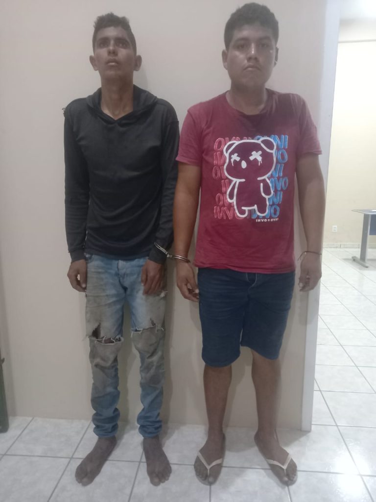 2 homens são presos comendo biscoito que furtaram de mercado em RR