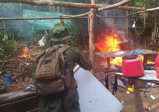 Operação das Forças Armadas destrói 5 acampamentos na Terra Yanomi, em RR