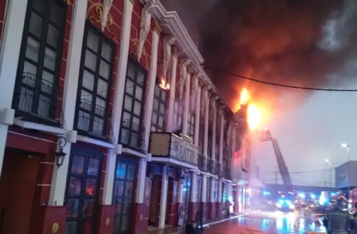 Bombeiros combatem incêndio na boate Teatre, em Múrcia — Foto: Bombeiros de Murcia