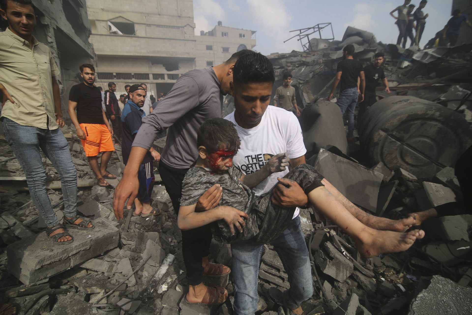 Israel bombardeia Gaza e Netanyahu convoca gabinete de guerra