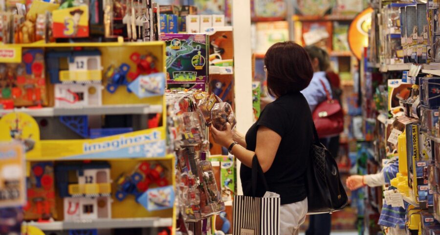 Movimentação em loja de brinquedos para o dia das crianças em Pinheiros - Foto: André Lessa/ Estadão Conteúdo