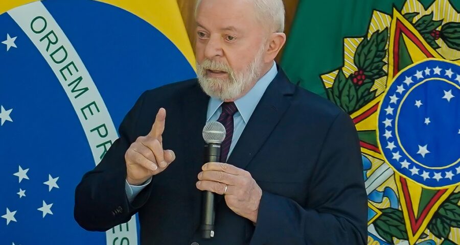 Lula diz que vai deixar as viagens um pouco de lado em 2024 e visitar governantes do Brasil - Foto: Rafa Neddermeyer/Agência Brasil