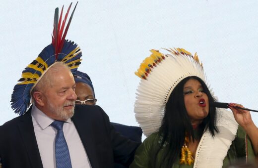 O presidente Lula se reúne nesta tarde, com a ministra, Sônia Guajajara, para falar sobre o marco temporal -Foto: Valter Campanato/Agência Brasil