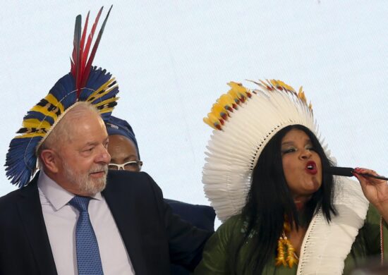 O presidente Lula se reúne nesta tarde, com a ministra, Sônia Guajajara, para falar sobre o marco temporal -Foto: Valter Campanato/Agência Brasil