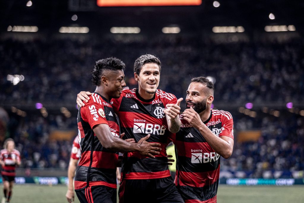 Pedro, do Flamengo, comemora seu gol na partida entre Cruzeiro - Foto: Matheus Sanches /Myphoto Press/Estadão Conteúdo