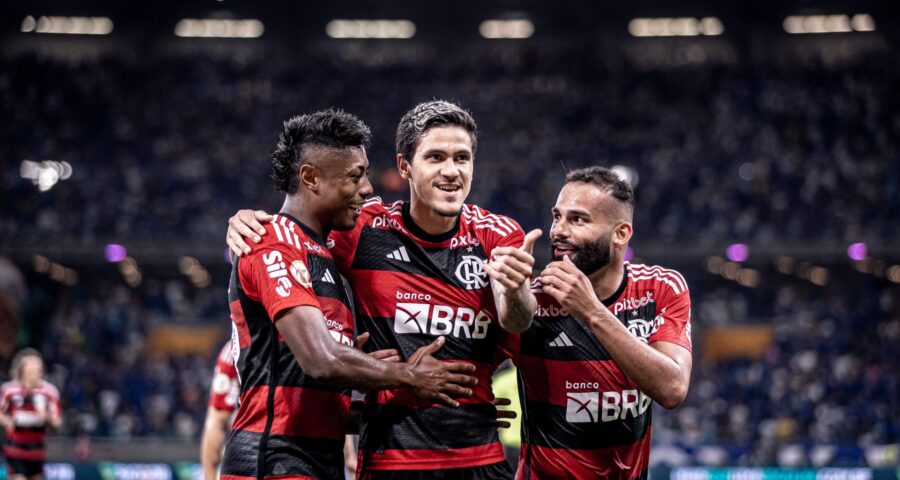 Pedro, do Flamengo, comemora seu gol na partida entre Cruzeiro - Foto: Matheus Sanches /Myphoto Press/Estadão Conteúdo