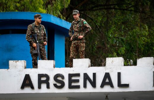 Mais 9 metralhadoras furtadas de quartel do Exército são achadas em Barueri