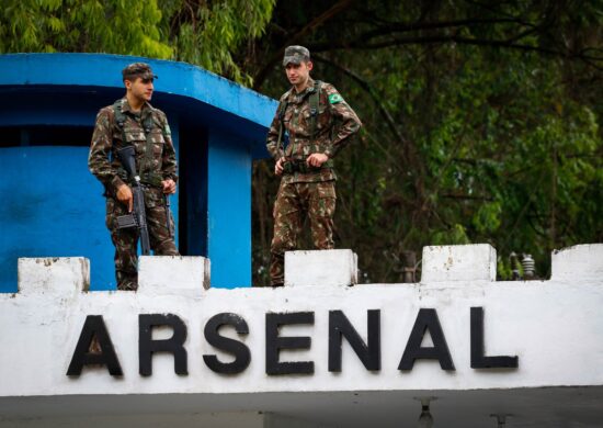 Mais 9 metralhadoras furtadas de quartel do Exército são achadas em Barueri