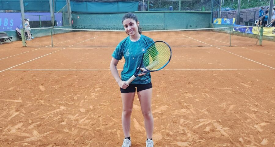 A atleta amazonense de tênis Mell Cohen, da Uninilton Lins), venceu sua adversária do Paraná, por 2 sets a 0, nesta terça-feira (17) - Foto: Divulgação/Faud