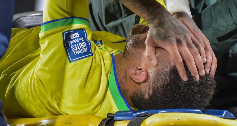 Neymar desabafa nas redes sociais após grave lesão durante jogo entre Brasil e Uruguai - Foto: Wesley Santos/Estadão Conteúdo