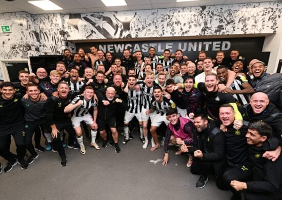 Newcastle goleia PSG e conquista liderança na Champions League