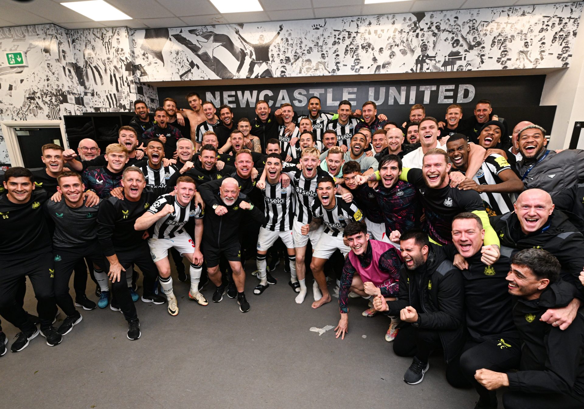Newcastle goleia PSG e conquista liderança na Champions League