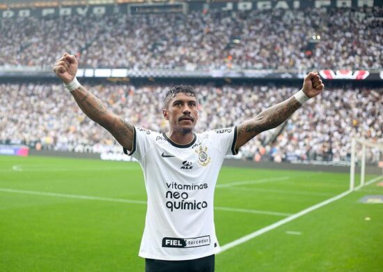 O Corinthians cogita renovar contrato com Paulinho até dezembro de 2024 - Foto: Reprodução/ Instagram @paulinhop8