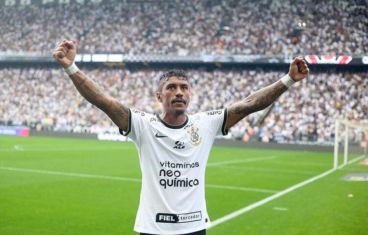 O Corinthians cogita renovar contrato com Paulinho até dezembro de 2024 - Foto: Reprodução/ Instagram @paulinhop8