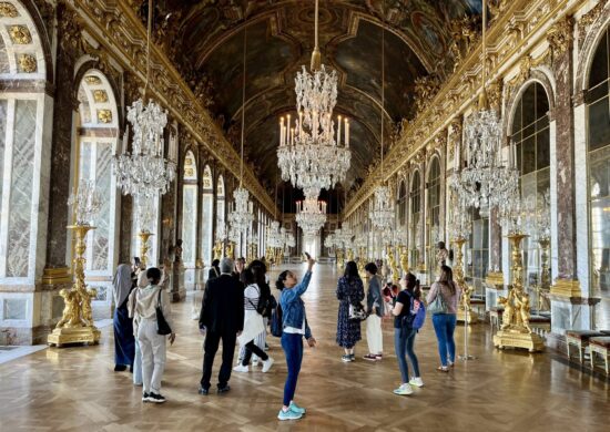 Palácio de Versalhes é esvaziado e fechado novamente devido a alerta de bomba