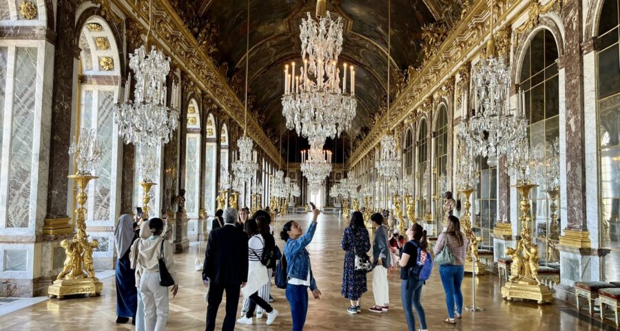 Palácio de Versalhes é esvaziado e fechado novamente devido a alerta de bomba