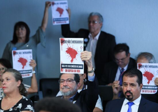 Reunião da CCJ durante discursão para liberação do comércio de Plasma