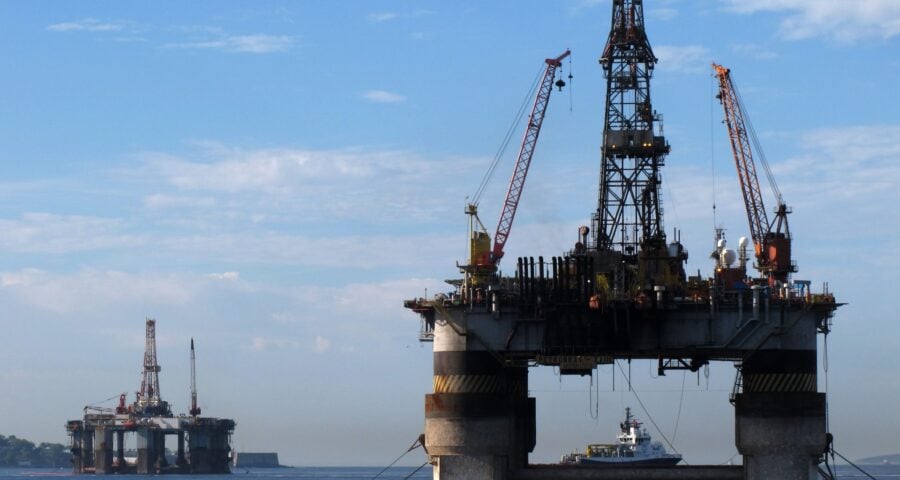 Plataforma de petróleo da Petrobras, fundada na Baía de Guanabara no Rio de Janeiro - Foto: Fábio Motta/Estadão Conteúdo