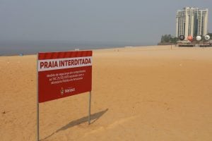 O banho na praia da Ponta Negra está proibido - Foto: Clóvis Miranda/Semcom