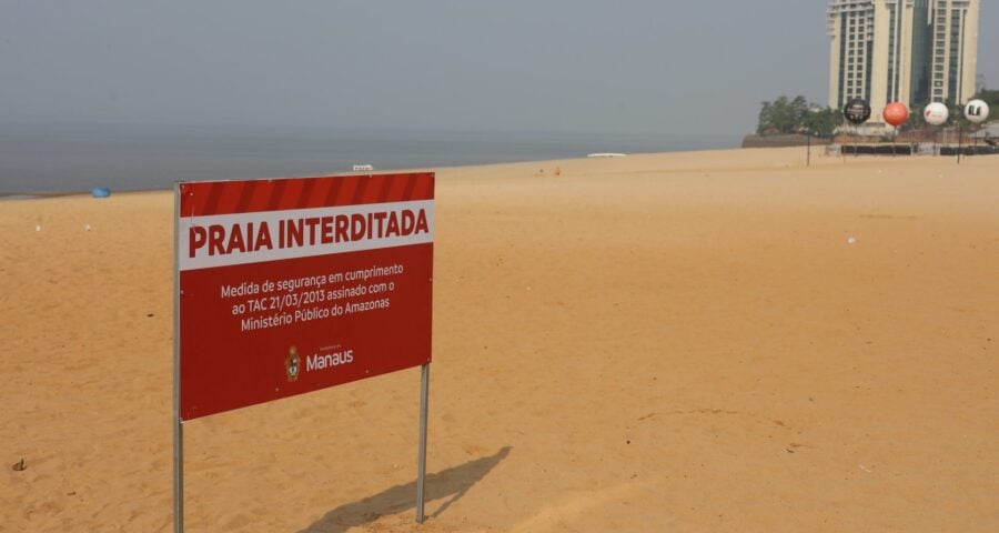 O banho na praia da Ponta Negra está proibido - Foto: Clóvis Miranda/Semcom