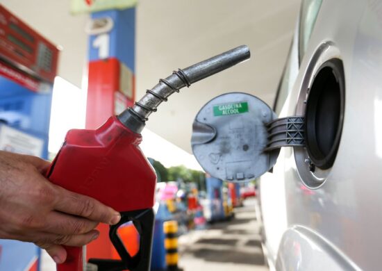 Preço médio da gasolina cai 0,88% na semana, para R$ 5,69 o litro