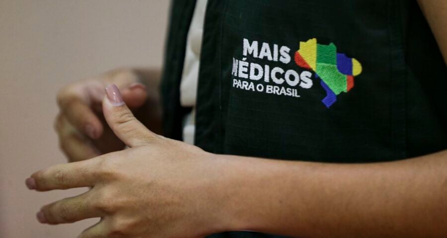 Profissionais classificados para 'Mais Médicos' são convocados em Manaus