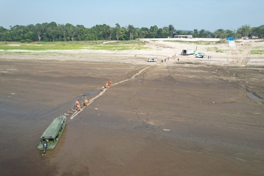 Rio Negro atinge 13,59 metros e é a maior seca já registrada no AM
