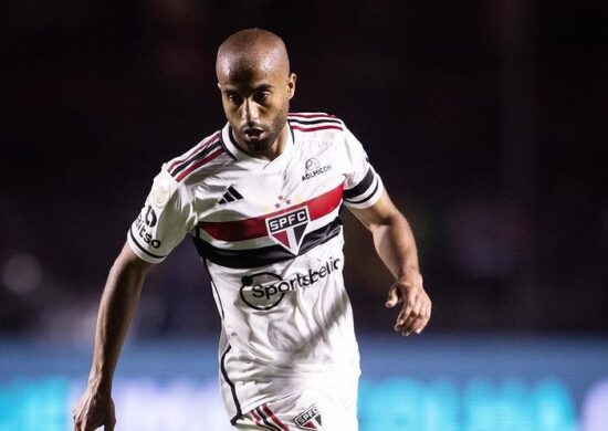 Jogador do São Paulo sofre lesão em jogo contra o Palmeiras - Foto: Reprodução/ Instagram @lucasmoura7