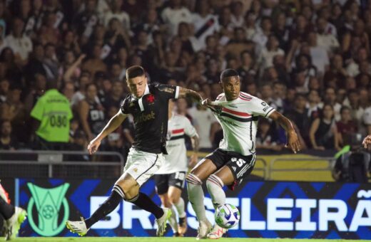 Vasco e São Paulo em partida válida pela 26ª rodada do Campeonato Brasileiro, realizada no Estádio de São Januário, no Rio de Janeiro, na noite deste sábado (7) - Foto: Breno Matos/Onzex Press E Imagens/Estadão Conteúdo