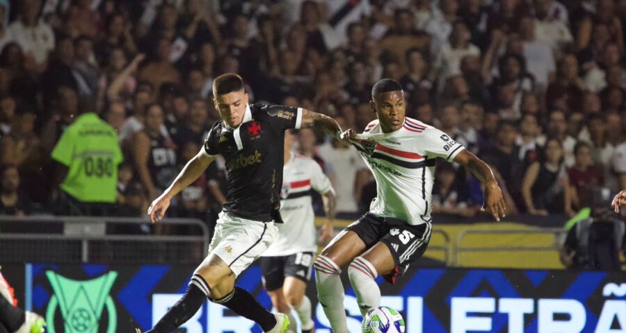 Vasco e São Paulo em partida válida pela 26ª rodada do Campeonato Brasileiro, realizada no Estádio de São Januário, no Rio de Janeiro, na noite deste sábado (7) - Foto: Breno Matos/Onzex Press E Imagens/Estadão Conteúdo