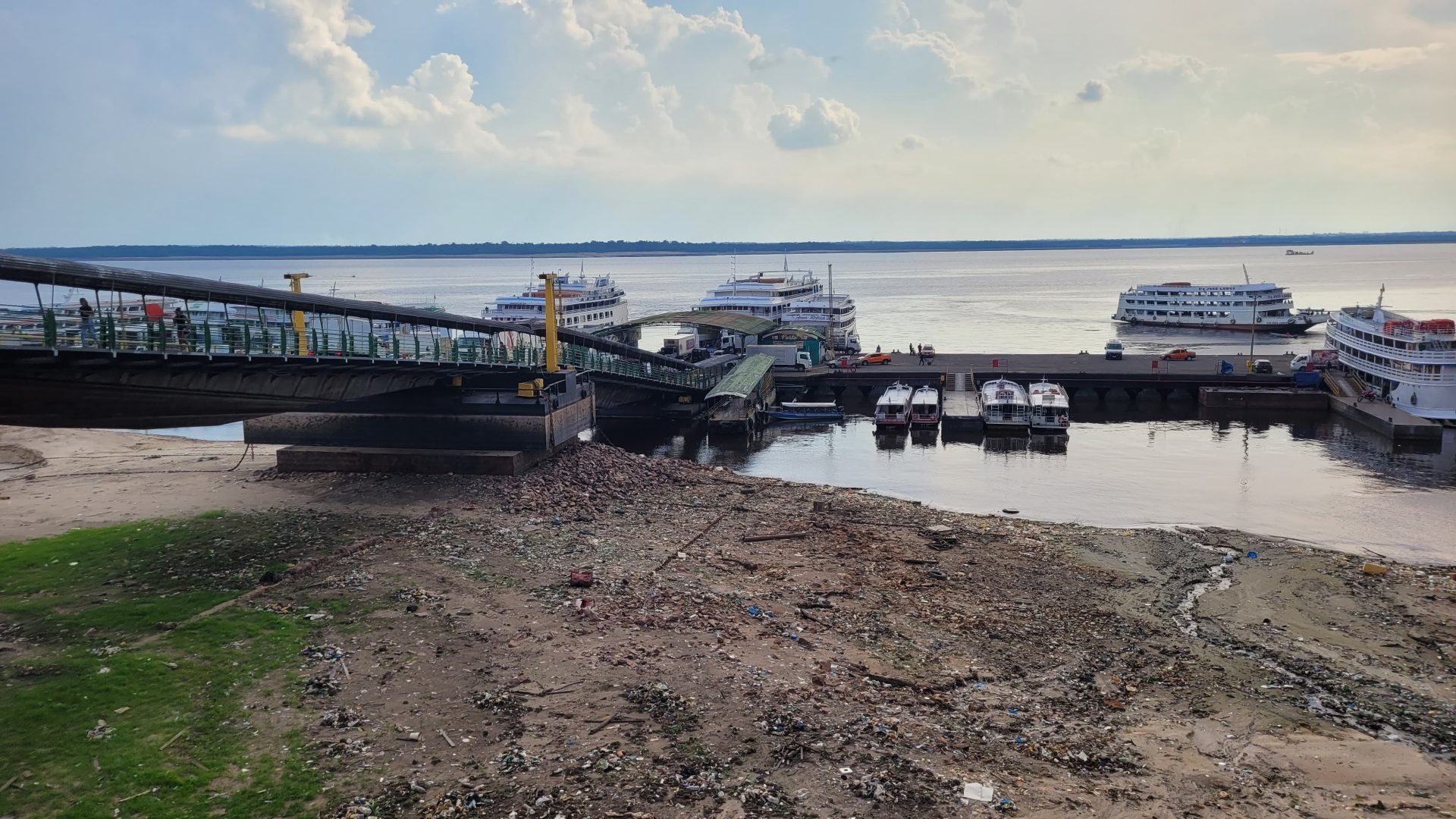 Rio Negro registra descida de mais 10 cm nesta segunda-feira (23) – Foto: Beatriz Braga/GNC