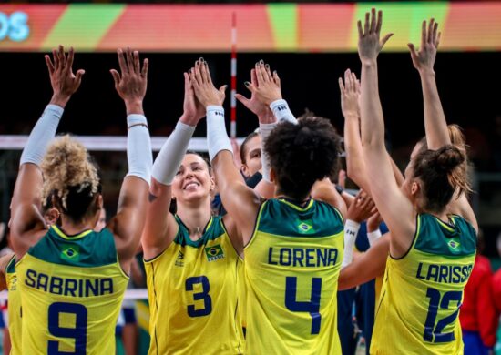 A Seleção brasileira feminina venceu a equipe argentina por 3 sets a 0, neste domingo (22) - Foto: Reprodução/ X @timebrasil