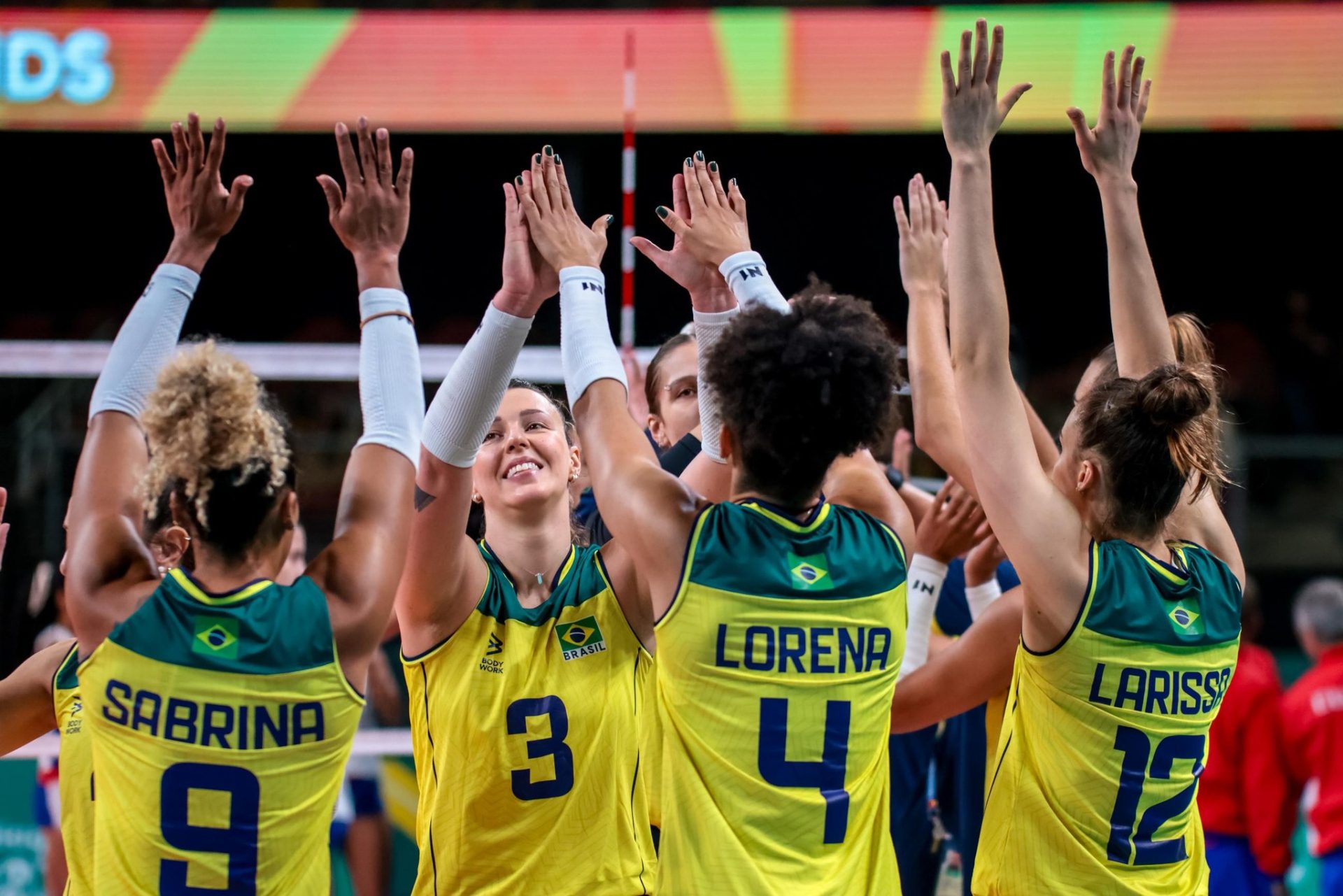 A Seleção brasileira feminina venceu a equipe argentina por 3 sets a 0, neste domingo (22) - Foto: Reprodução/ X @timebrasil