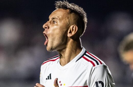 Rafinha renova contrato com o São Paulo até fim de 2024 - Foto: Reprodução/ Instagram @r_13official