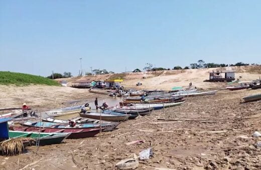 Seca em Barreirinha no interior do Amazonas - Foto: Reprodução/Facebook@barreirinhaemdestaque