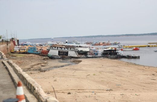 Seca histórica Rio Negro desce mais 9 cm e registra nível em 13,29 m