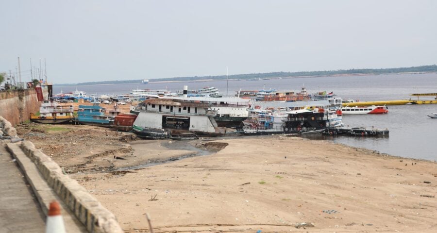 Seca histórica Rio Negro desce mais 9 cm e registra nível em 13,29 m