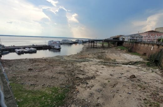 Seca histórica Rio Negro tem queda na descida e registra 12,70 m