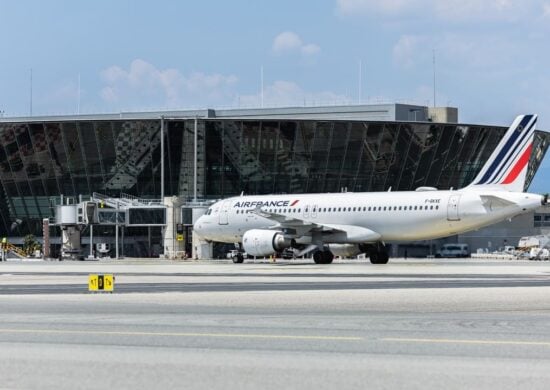 Seis aeroportos na França são esvaziados devido 'ameaça de atentado'